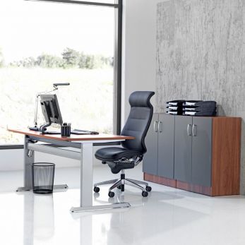 Flexus biuro baldų komplektas: stalas + 2 spintelės, kalvados laminatas